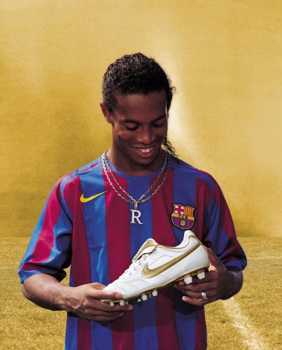 ronaldinho le maeyeue joueur du monde 2004/2005/2006